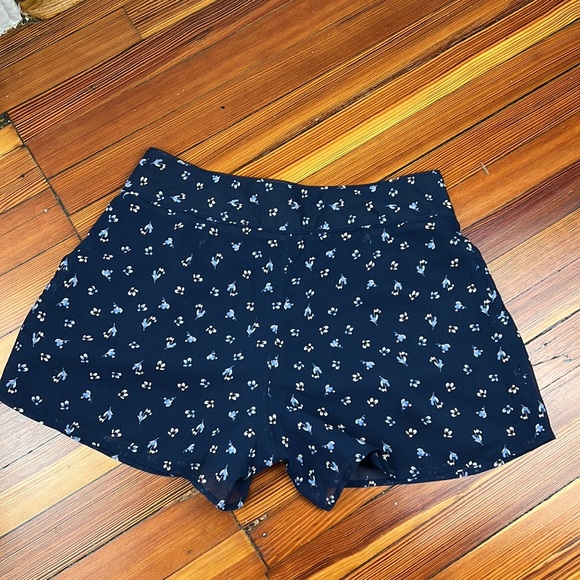 LC Lauren Conrad Floral Print Shorts - Picture 2 of 4